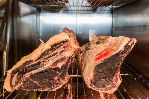 Carne de vită- maturată vs carne de vită proaspătă: care este diferența și cum să alegi corect