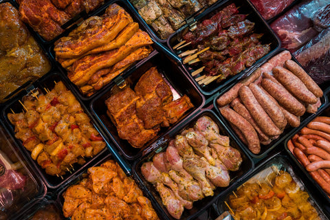 Carne proaspătă, marinată sau procesată: care este diferența și cum alegi corect