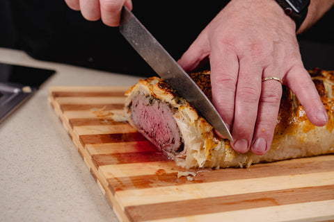 Beef Wellington (mușchi de vită în crustă) – elegant, dar memorabil